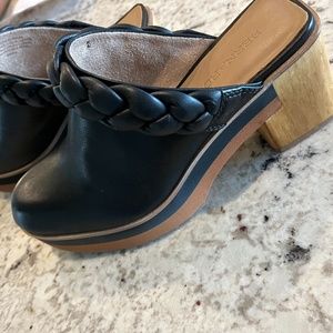 NWOT Bernardo leather clog/mule size 7M